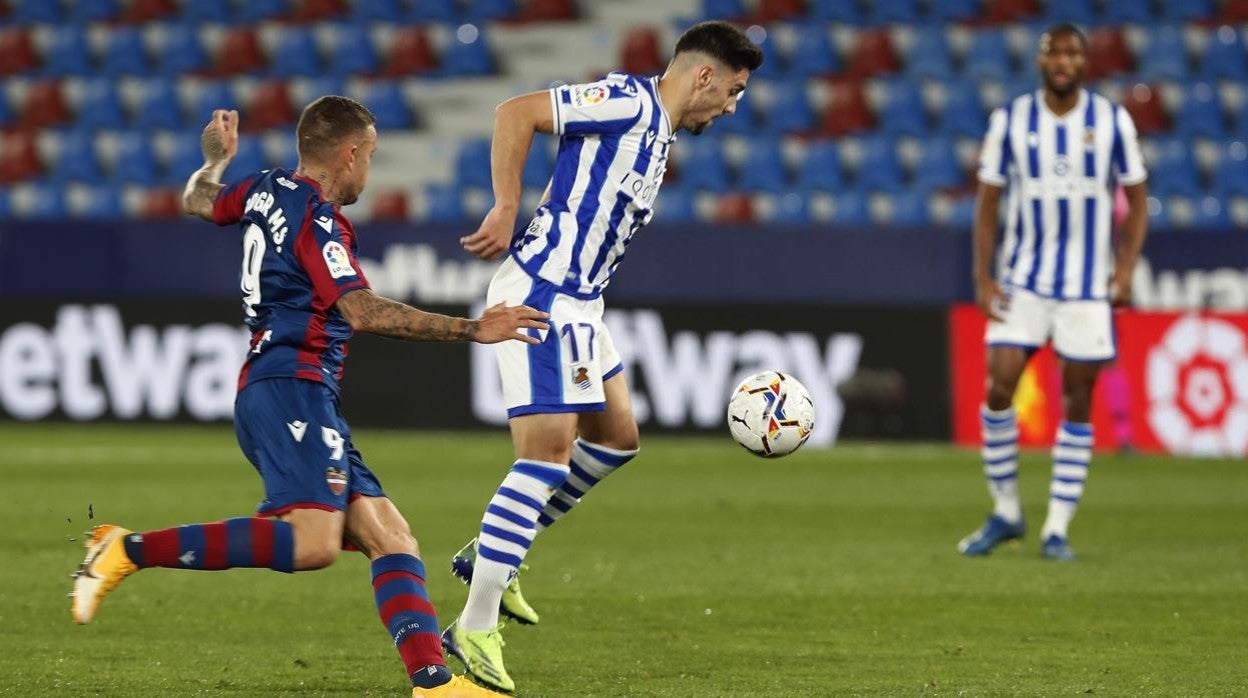 Merquelanz ante el Levante con la Real Sociedad.