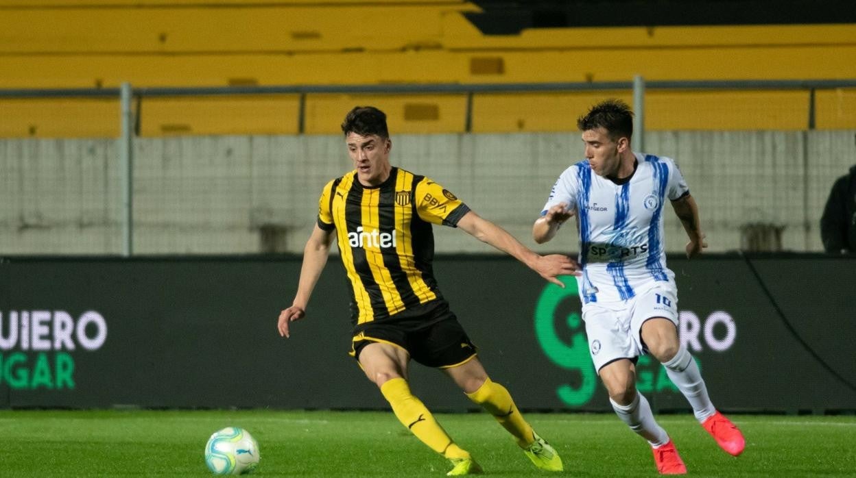 Piquérez en un partido con Peñarol