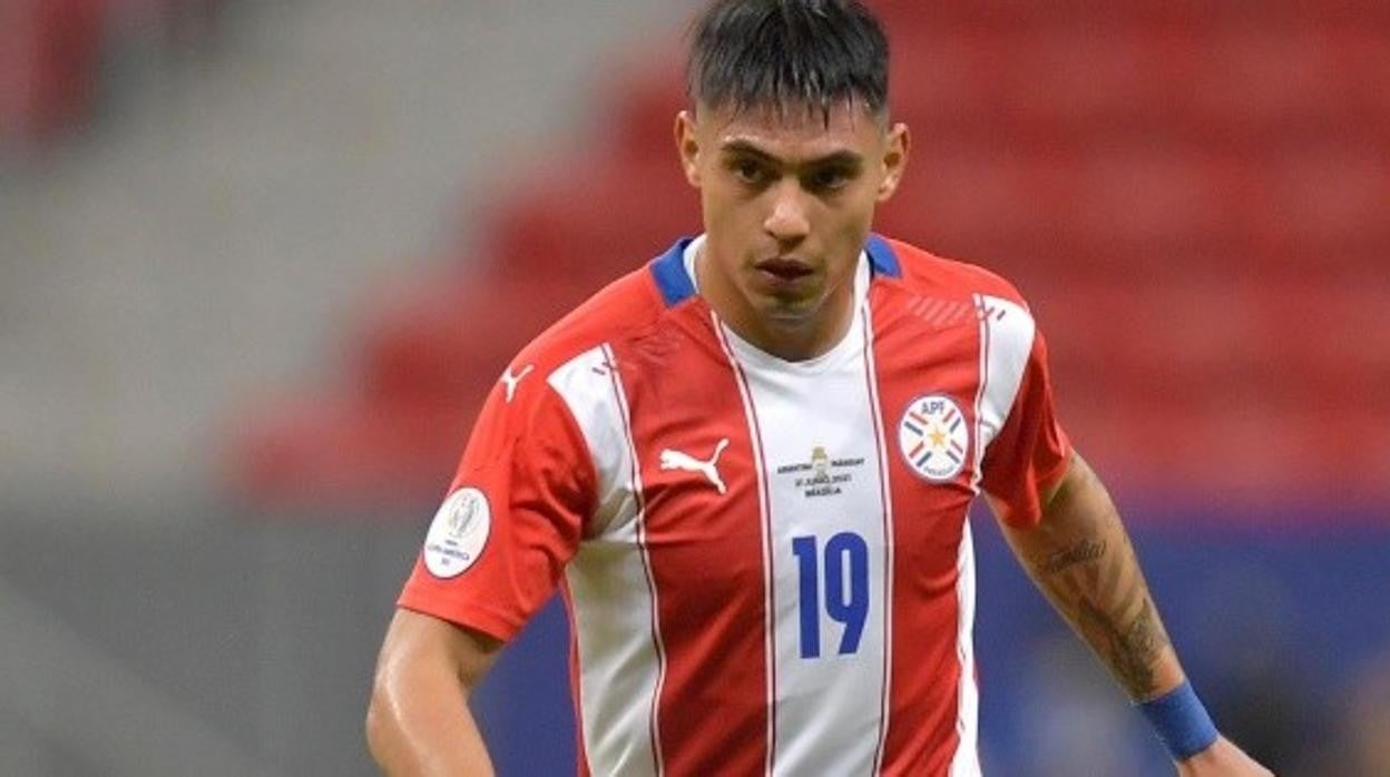 Santiago Arzamendia, con la selección paraguaya.