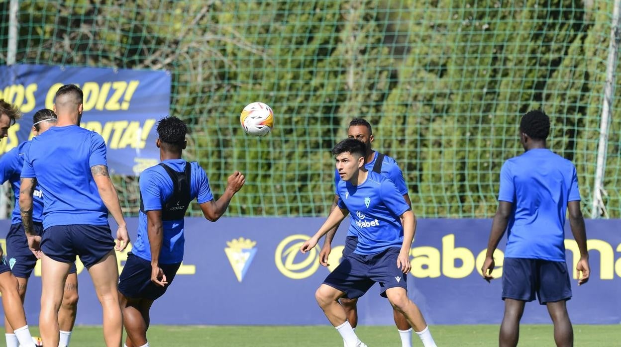 Tomás Alarcón entrena con sus compañeros