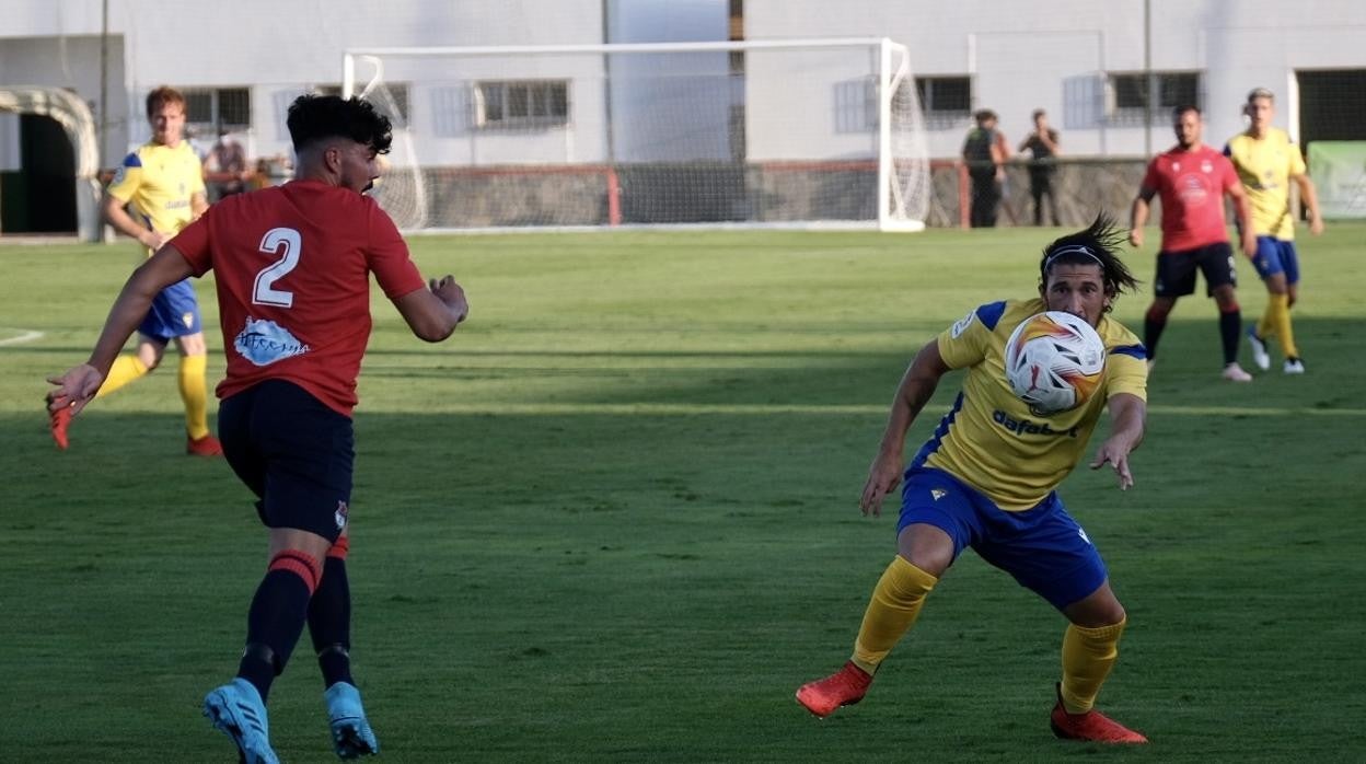 'Pacha' Espino es un fijo en el once del Cádiz CF esta pretemporada.