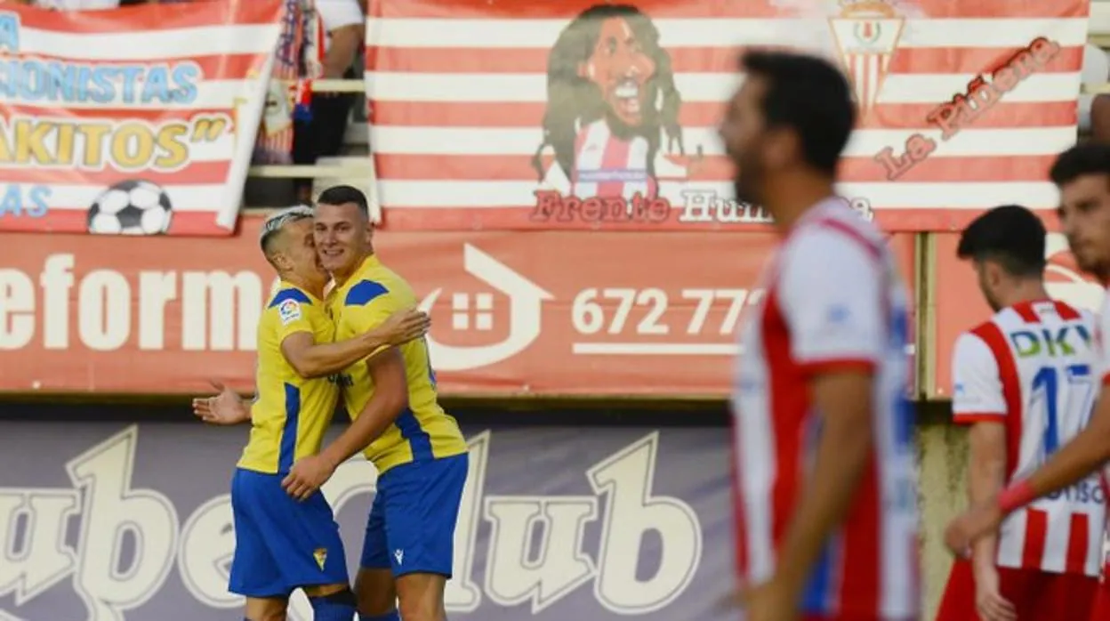 Osmajic celebra su gol en Algeciras con Salvi