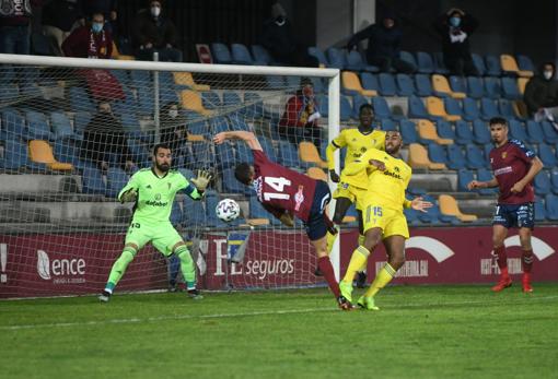 Por ahora, David Gil sigue defendiendo la meta del Cádiz CF.