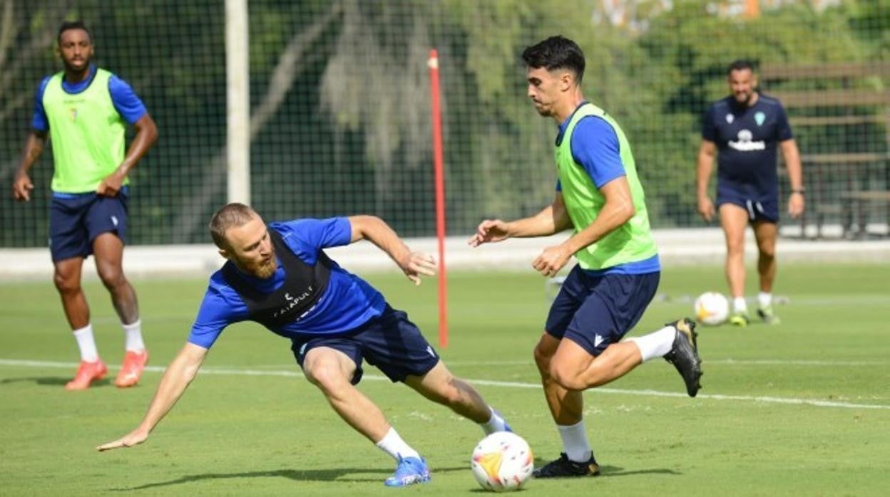 El Cádiz CF continúa con su preparación en Marbella.