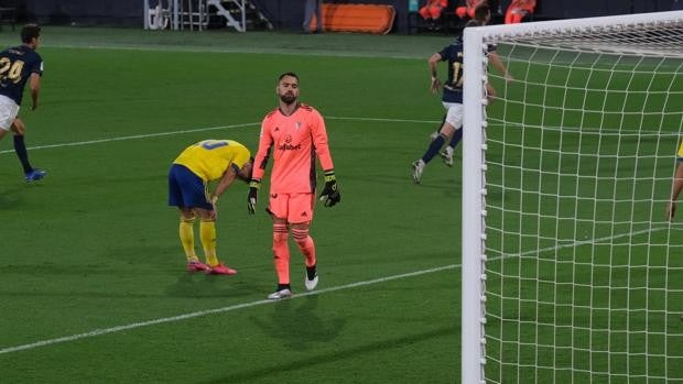 Cádiz CF: En busca del portero del debut liguero ante el Levante