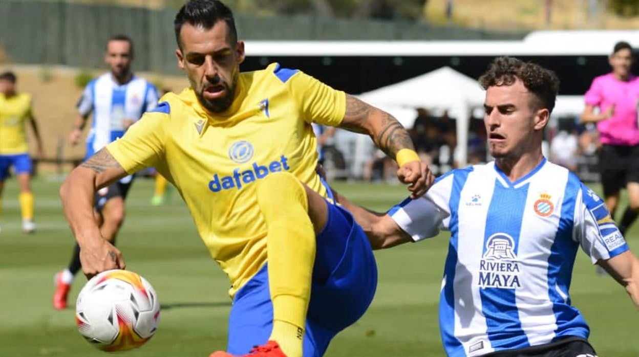 Álvaro Negredo fue titular ante el Espanyol en Marbella.