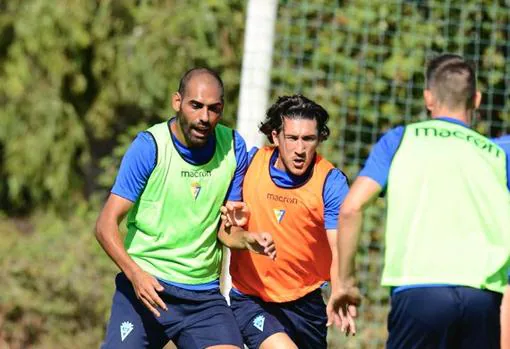 Fali y 'Pacha' Espino juntos en un entrenamiento del Cádiz CF.