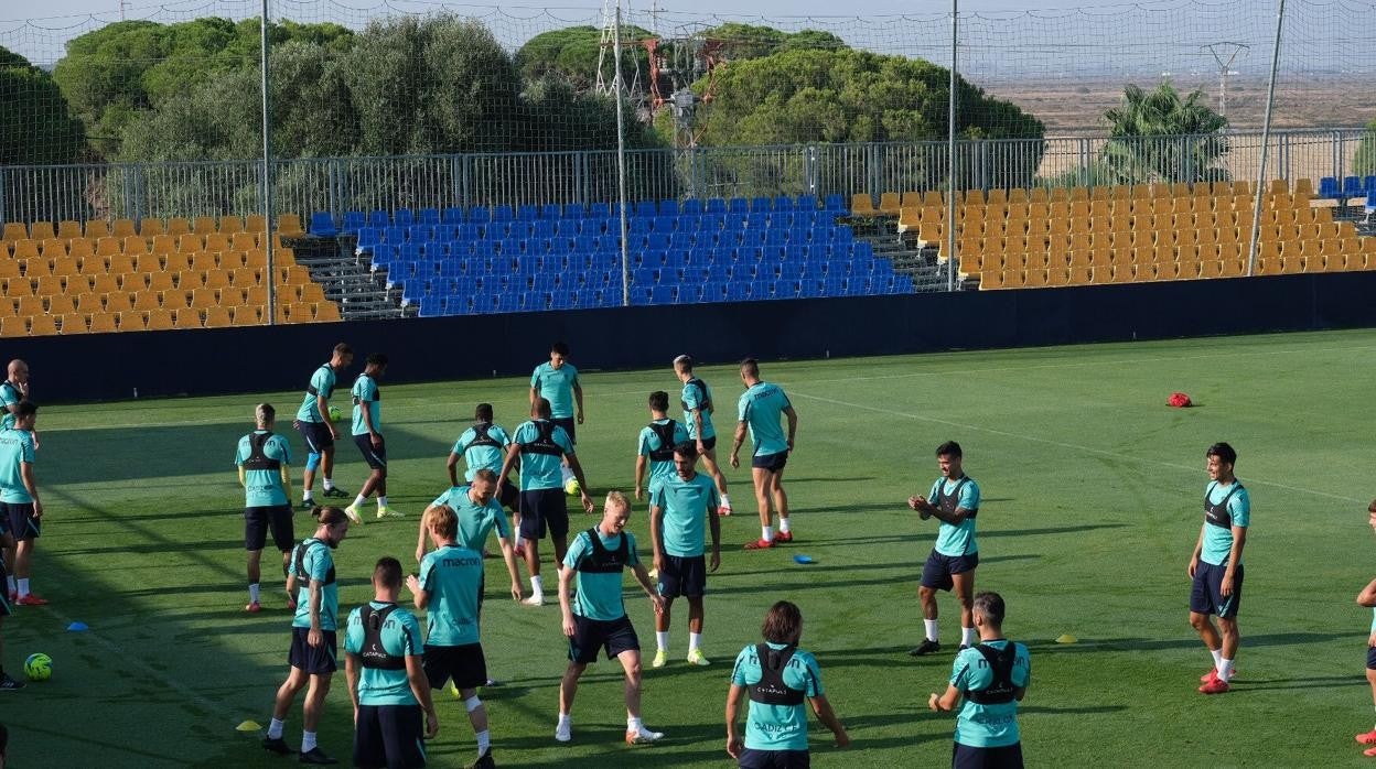 Entrenamiento del Cádiz en El Rosal