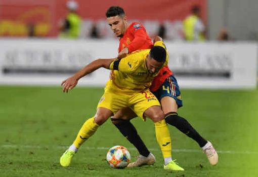 Florin Andone con la selección de Rumanía.