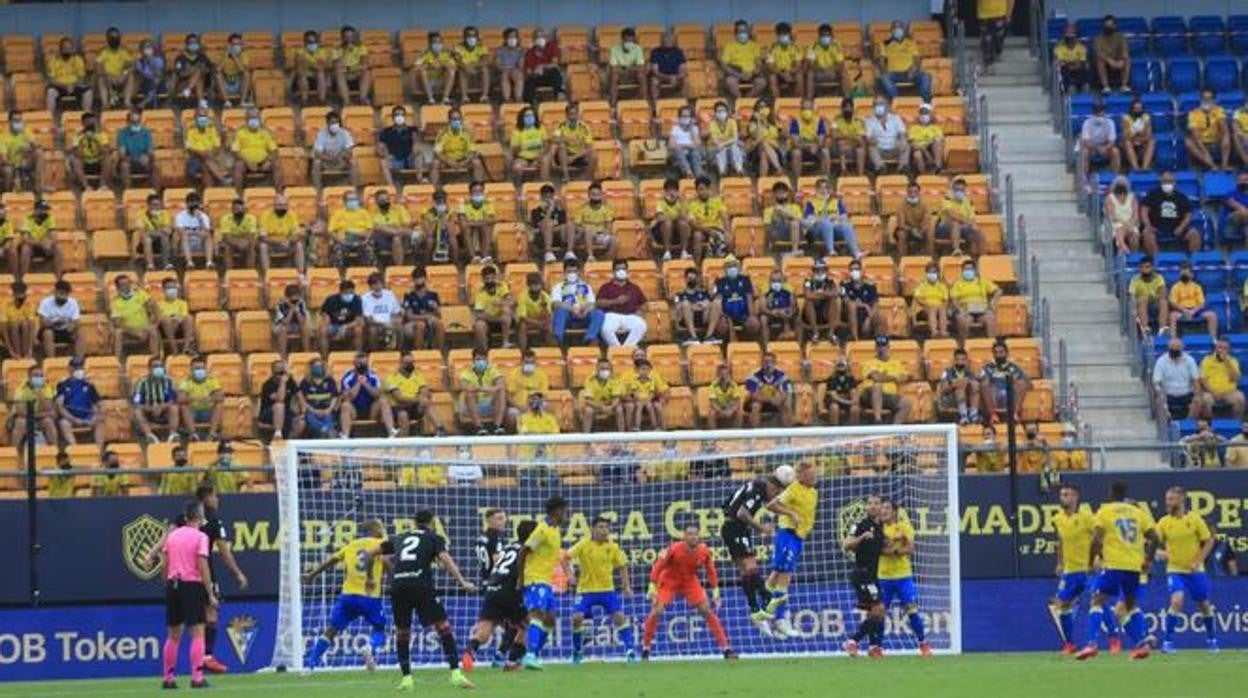 El estadio gaditano no puede llenarse debido a razones de seguridad motivadas por la lucha contra el Covid-19.