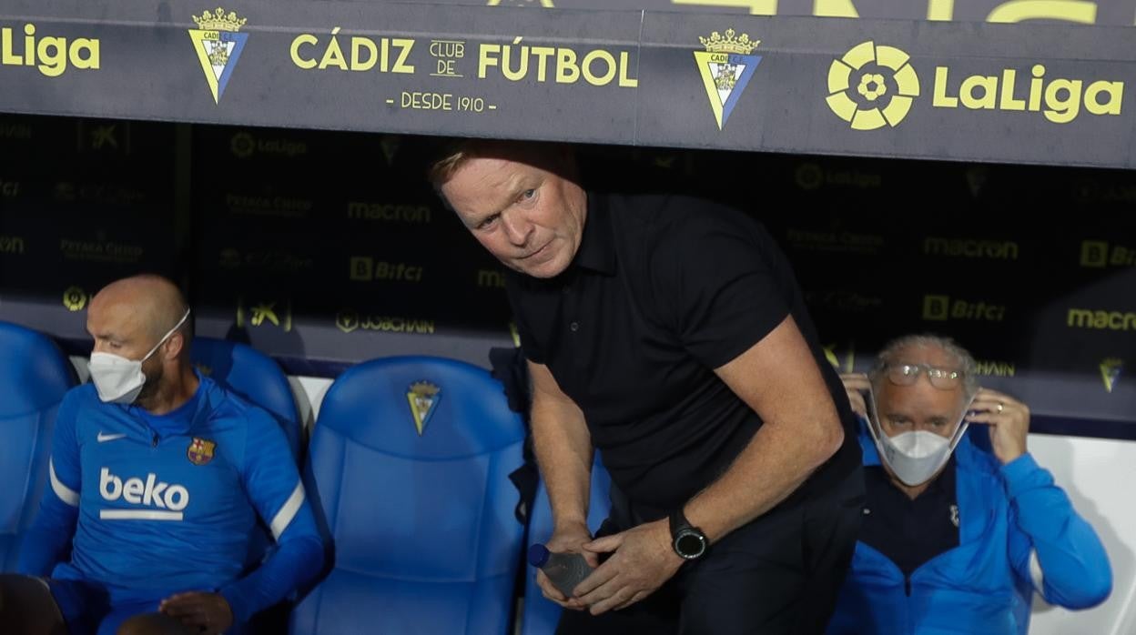 Ronald Koeman en el banquillo del antiguo Carranza.