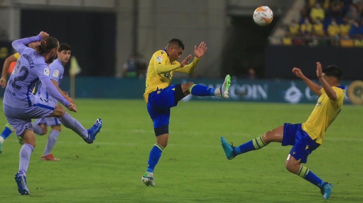 Arzamendia y Alarcón serán dos de los tres jugadores ausentes en los entrenamientos en octubre.