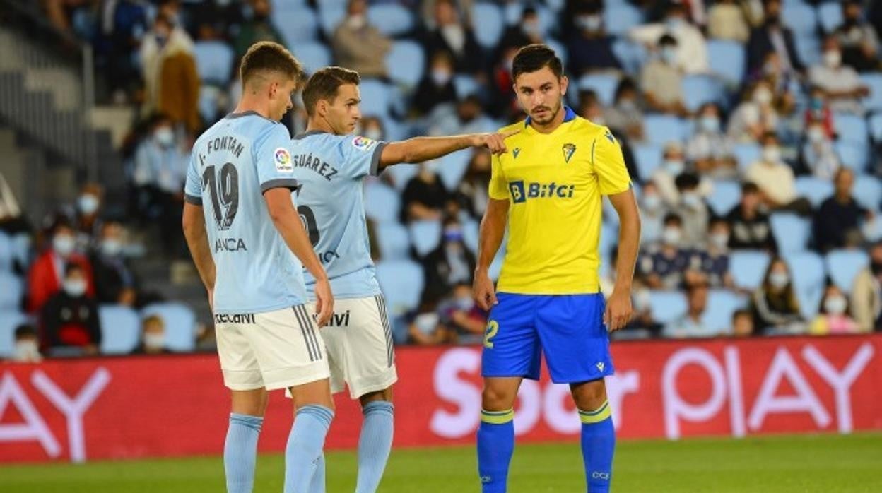 Chust en el partido del Cádiz ante el Celta