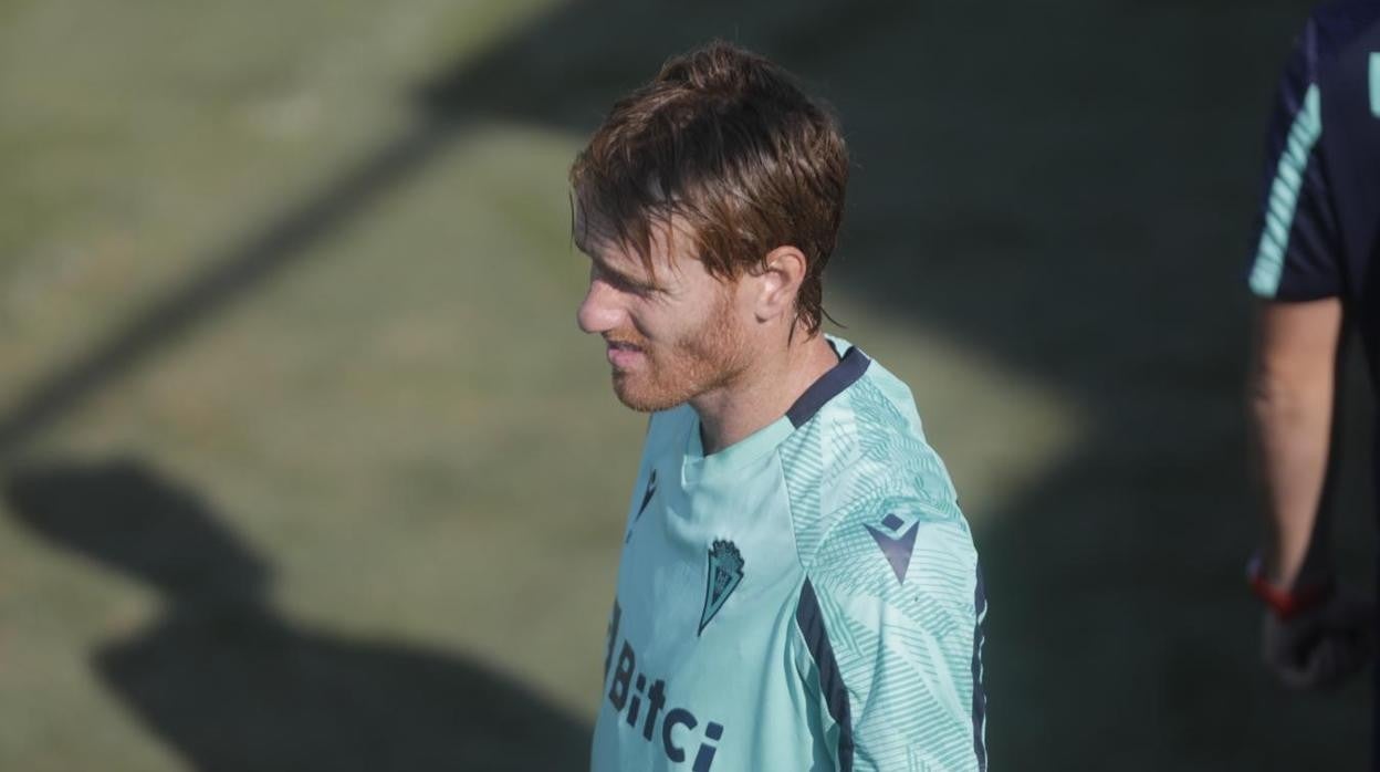 Álex durante un entrenamiento esta semana en El Rosal.