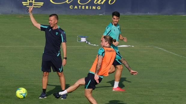 El Cádiz CF continúa con sus entrenamientos en la semana del parón liguero