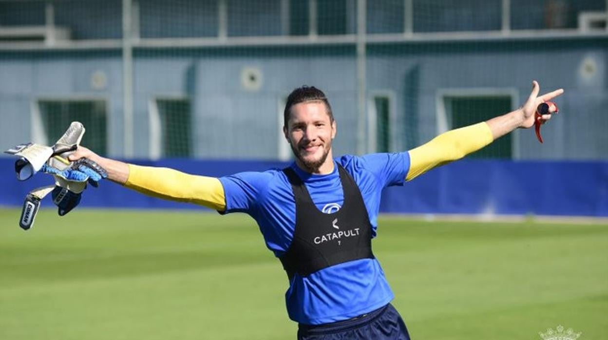 Conan en un entrenamiento con el Cádiz