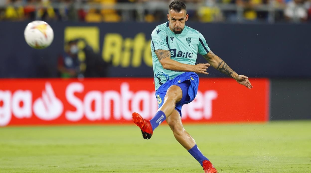 Álvaro Negredo en los entrenamientos previos a un partido de LaLiga Santander.