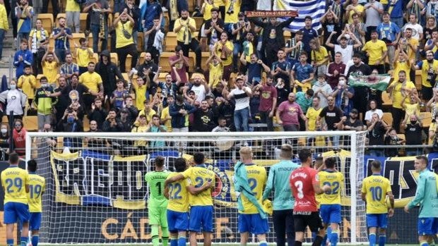 Cádiz CF: Tirón de orejas de LaLiga a los 'Brigadas Amarillas'