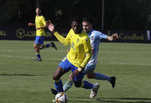 El Cádiz B vuelve a la zona de descenso a la Tercera RFEF.