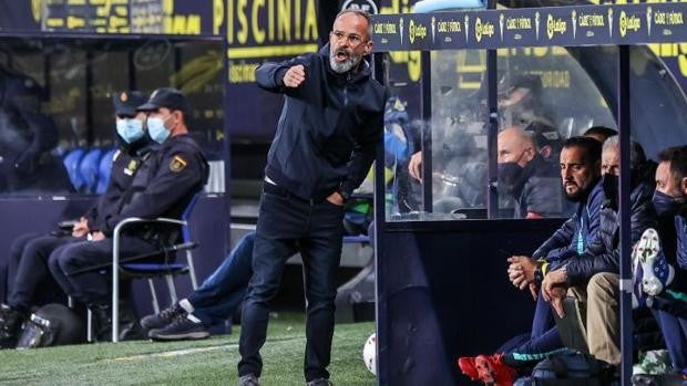 Cervera: «Cuando nos ponemos por detrás el equipo no se parece a uno de Primera»