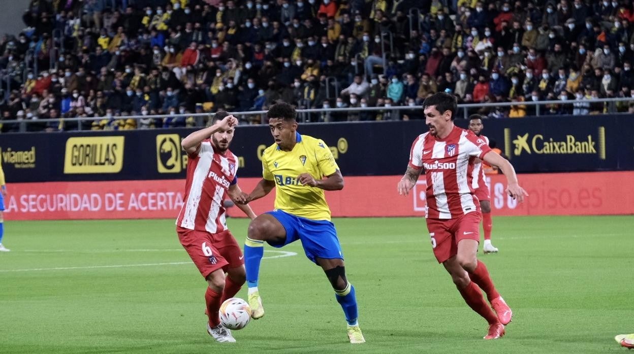 Choco Lozano fue el jugador más combativo del Cádiz.