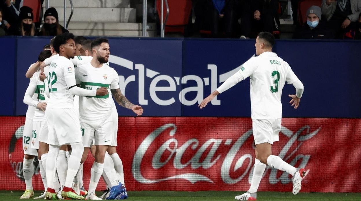 Los jugadores del Elche celebran el tanto de Fidel.