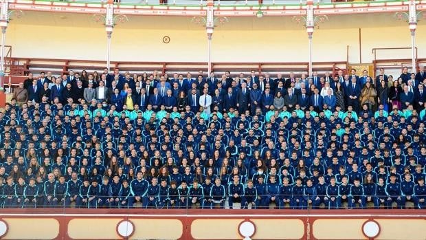 El Cádiz CF celebra la Navidad en la Real Plaza de Toros de El Puerto