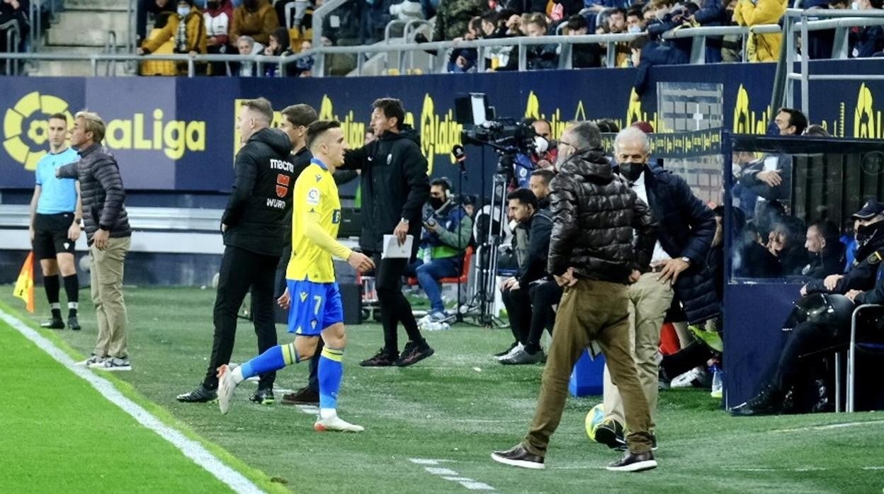 Salvi no podrá jugar en el Estadio Santiago Bernabéu ante el Real Madrid.