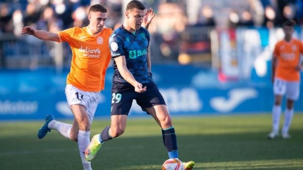 ¿Por qué los dos equipos juegan con sus segundas equipaciones?