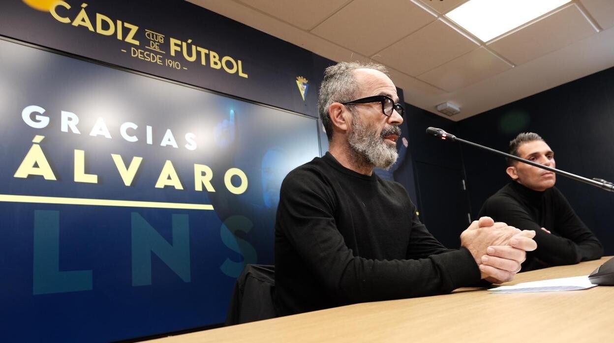 Álvaro Cervera en su despedida junto a Roberto Perera