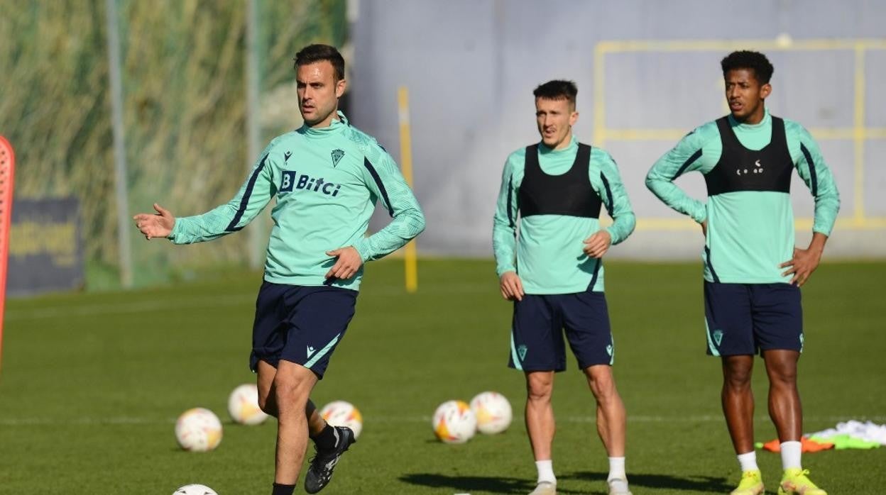 Cala, Salvi y Lozano, en un entrenamiento.