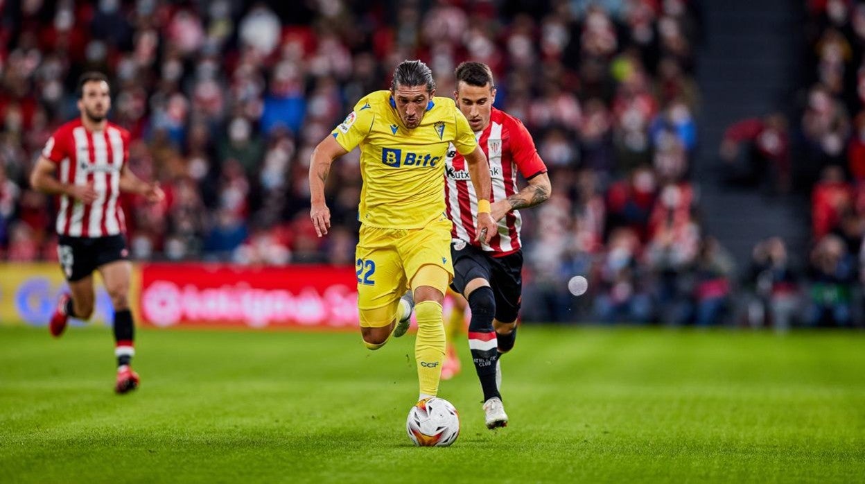 Luis Alfonso Espino en San Mamés ante el Athletic Club.