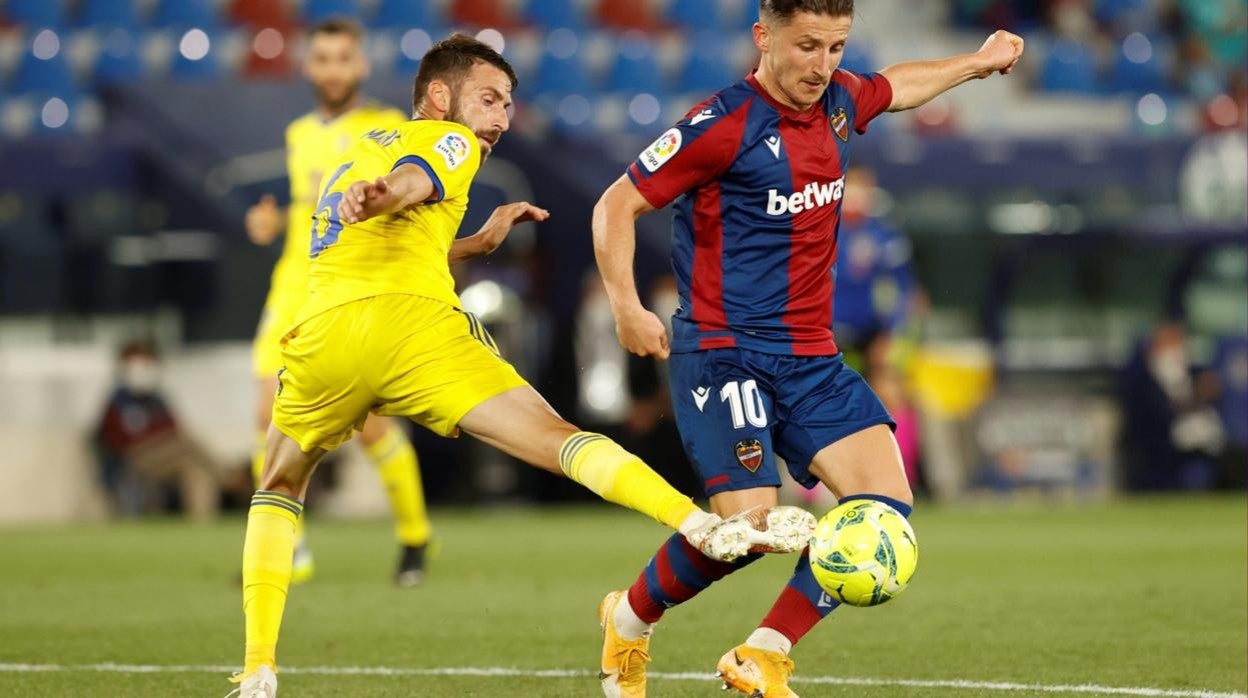 José Mari en el último partido que disputó la pasada temporada el Cádiz contra el Levante.