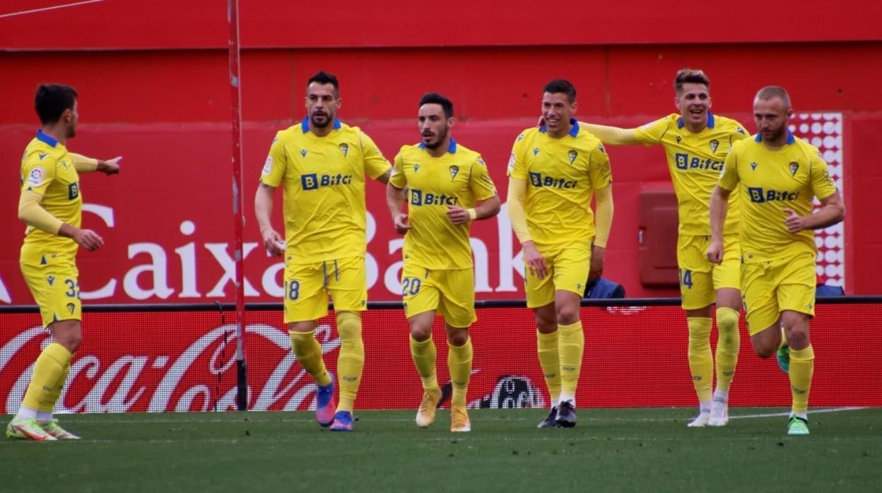 Rubén Alcaraz se estrenó como goleador en el Cádiz CF, su nuevo equipo.