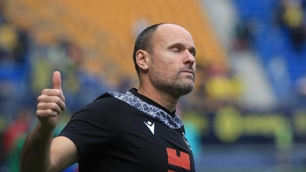 Denuncian cánticos contra Mateu Lahoz en Carranza