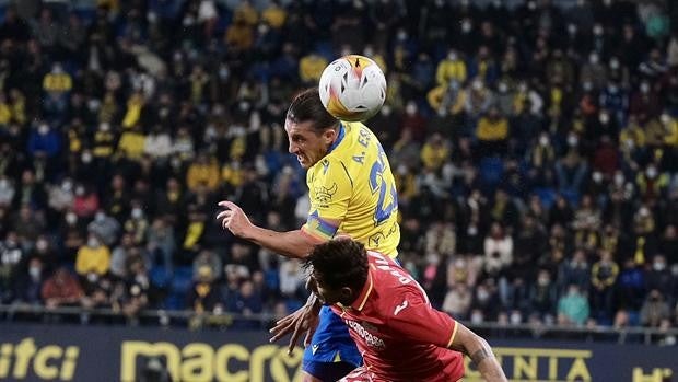 Una tarjeta amarilla corta la inmaculada racha de ‘Pacha’ Espino