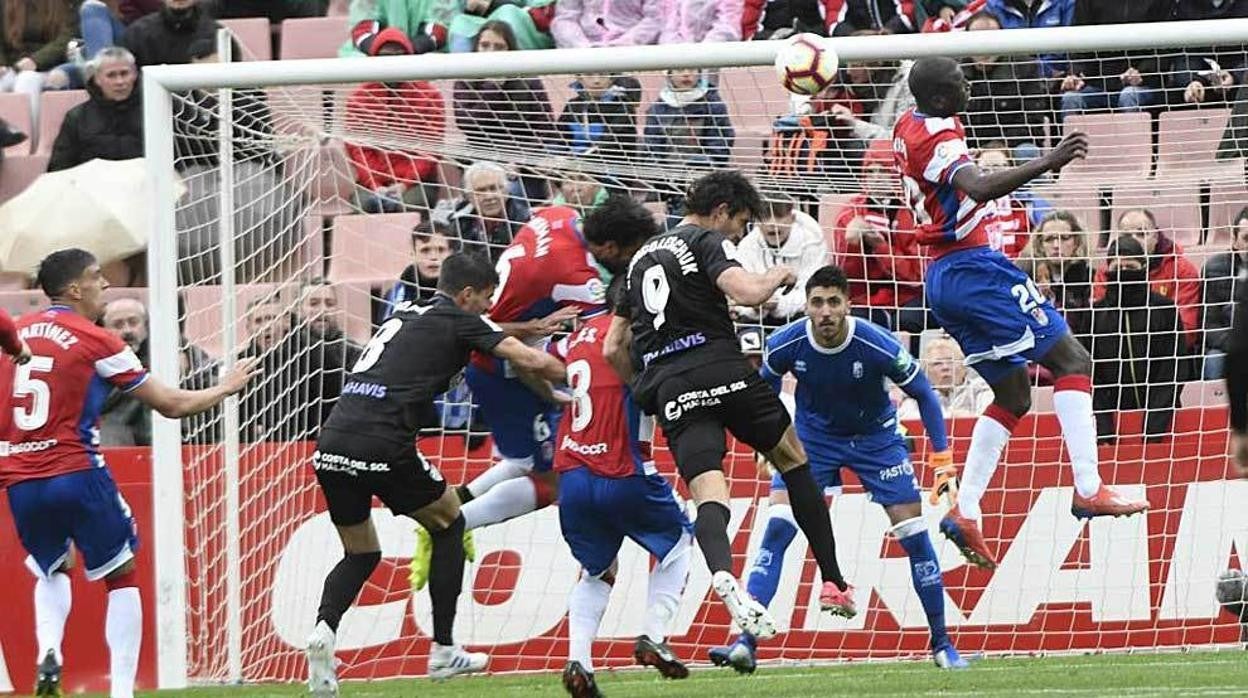 la defensa del granada es la que encaja más goles en casa.