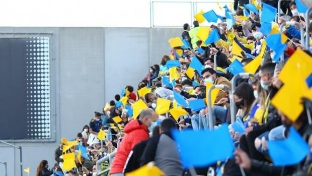 El Cádiz CF recurre desesperadamente a los suyos