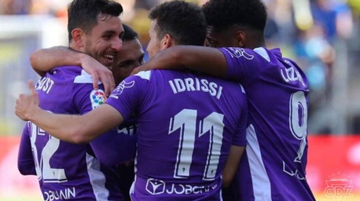 Idrissi celebra con sus compañeros el gol ante el Rayo Vallecano