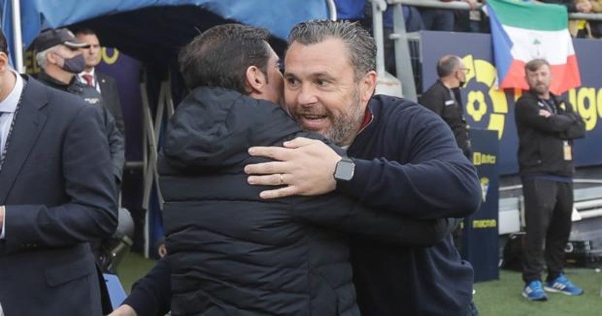 Sergio en el banquillo de Carranza saluda a Marcelino