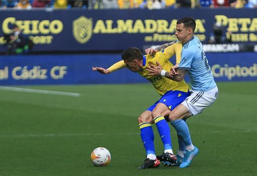 Rubén Alcaraz es una de las piezas claves en el centro del campo del Cádiz CF.