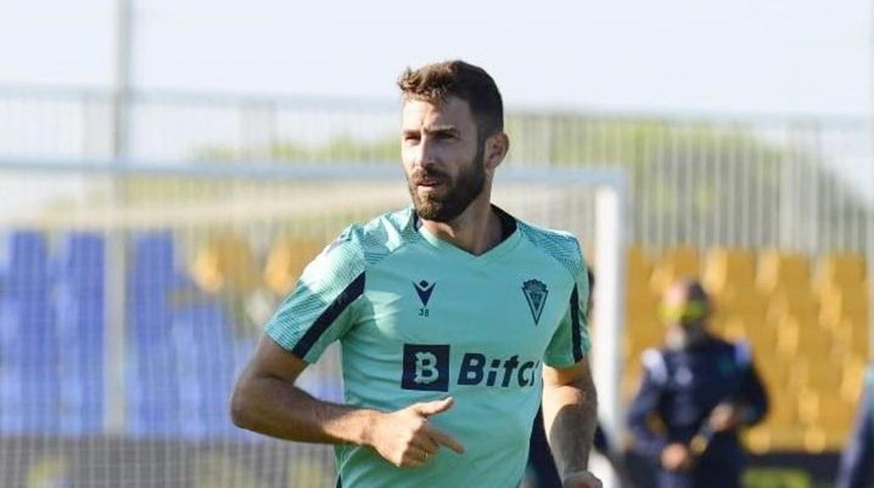 José Mari en un entrenamiento con el Cádiz