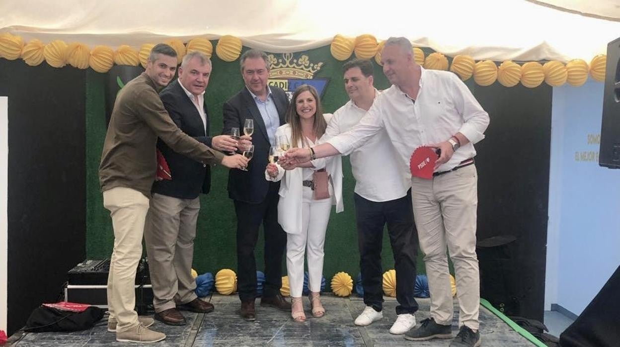 El PSOE felicitó al Cádiz CF por su permanencia en Primera.