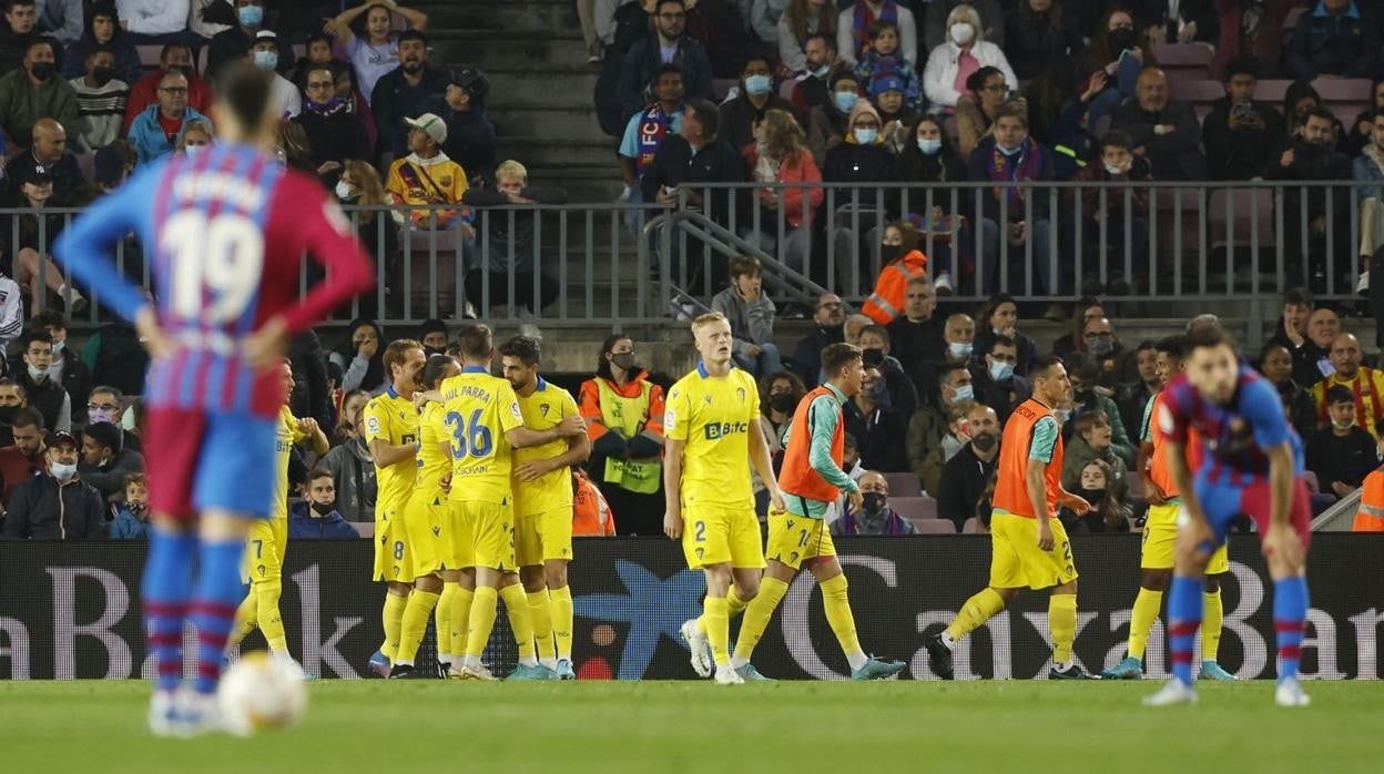 Jens Jonsson, en el Camp Nou mientras sus compañeros celebran el tanto de Lucas Pérez