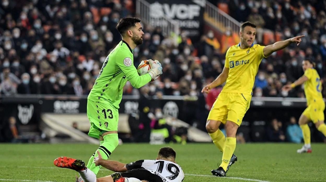 David Gil, durante un encuentro de Copa del Rey en Mestalla