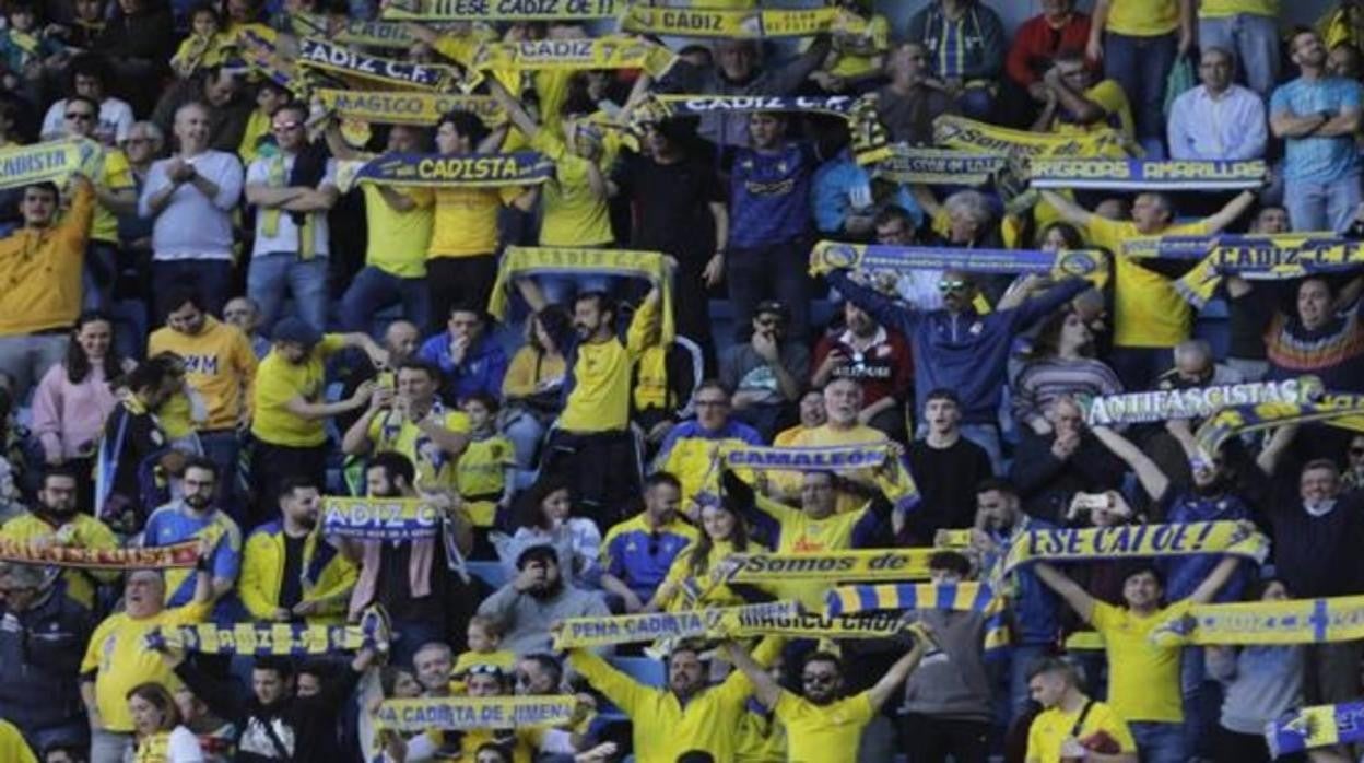 El Cádiz CF guiña a las familias