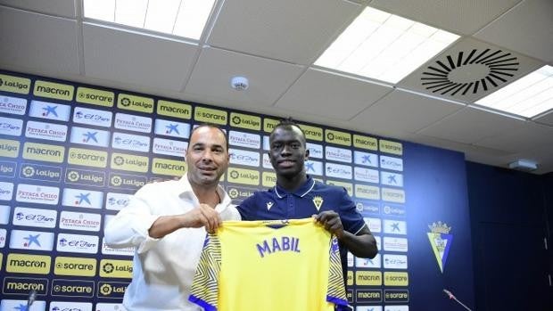 Awer Mabil: «No tengo la sensación de estar compitiendo con mis compañeros por un sitio en la plantilla»