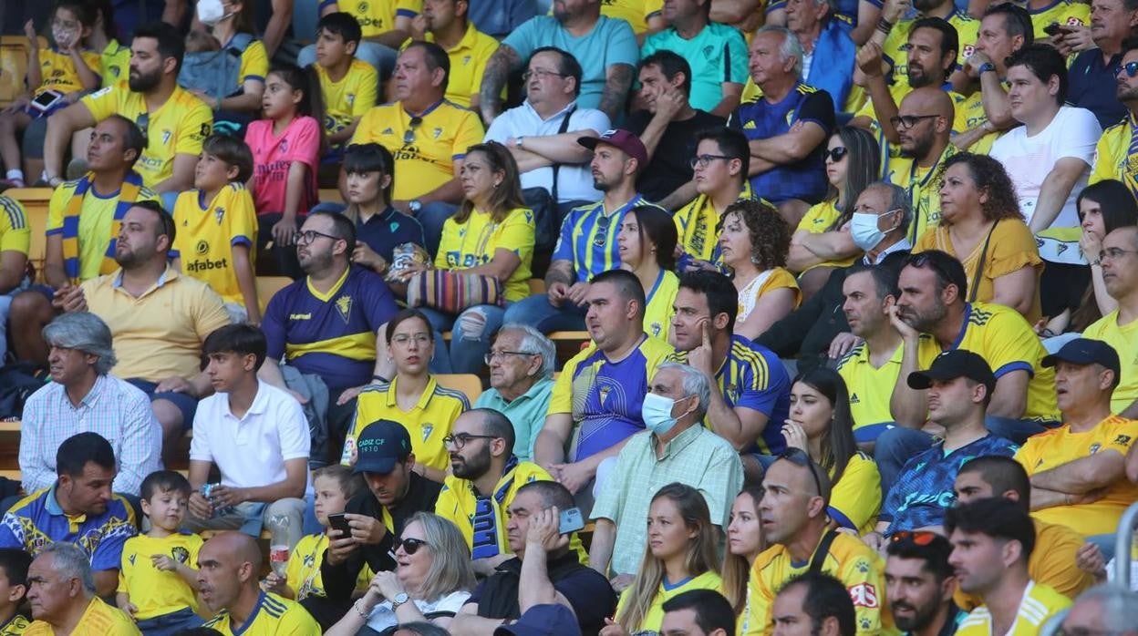 la afición del Cádiz se vuelca en la nueva temporada