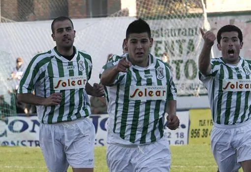 Un joven Nolito en el Atlético Sanluqueño junto a Dani Jurado y Francisco Castillo 'Paquito'.