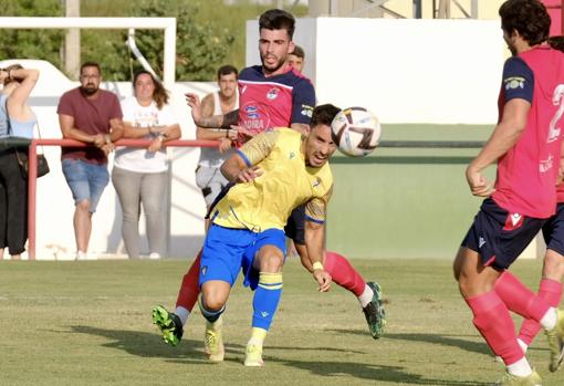 Iza ha sido titular en los tres encuentros de la pretemporada del Cádiz CF.